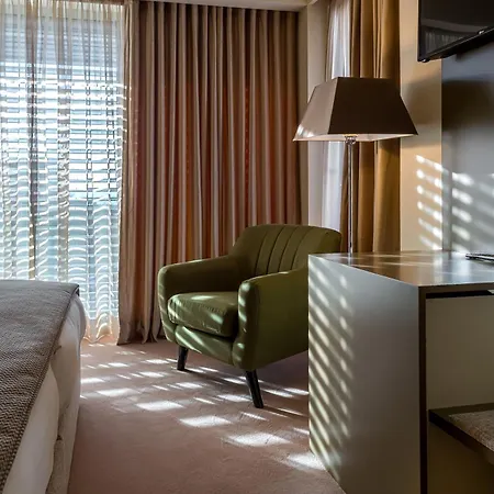 4615 Hotel 4*