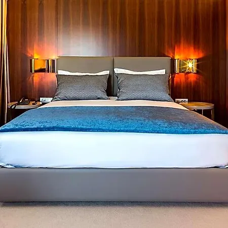 4615 Hotel 4*