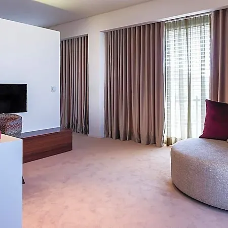 4615 Hotel 4*